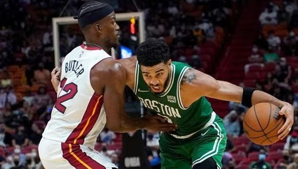 Boston Celtics y Miami Heat comienzan a definir la Conferencia Este en la NBA