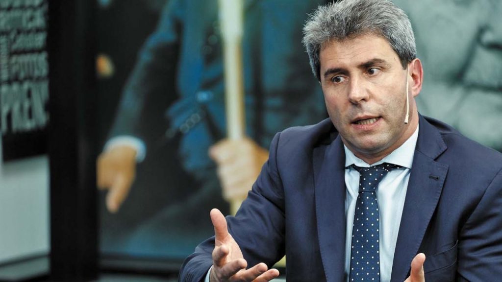 Uñac se enteró de la suspensión de las elecciones en medio de un acto
