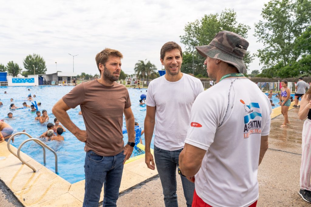 El intendente Santiago Passaglia junto a las escuelas de verano