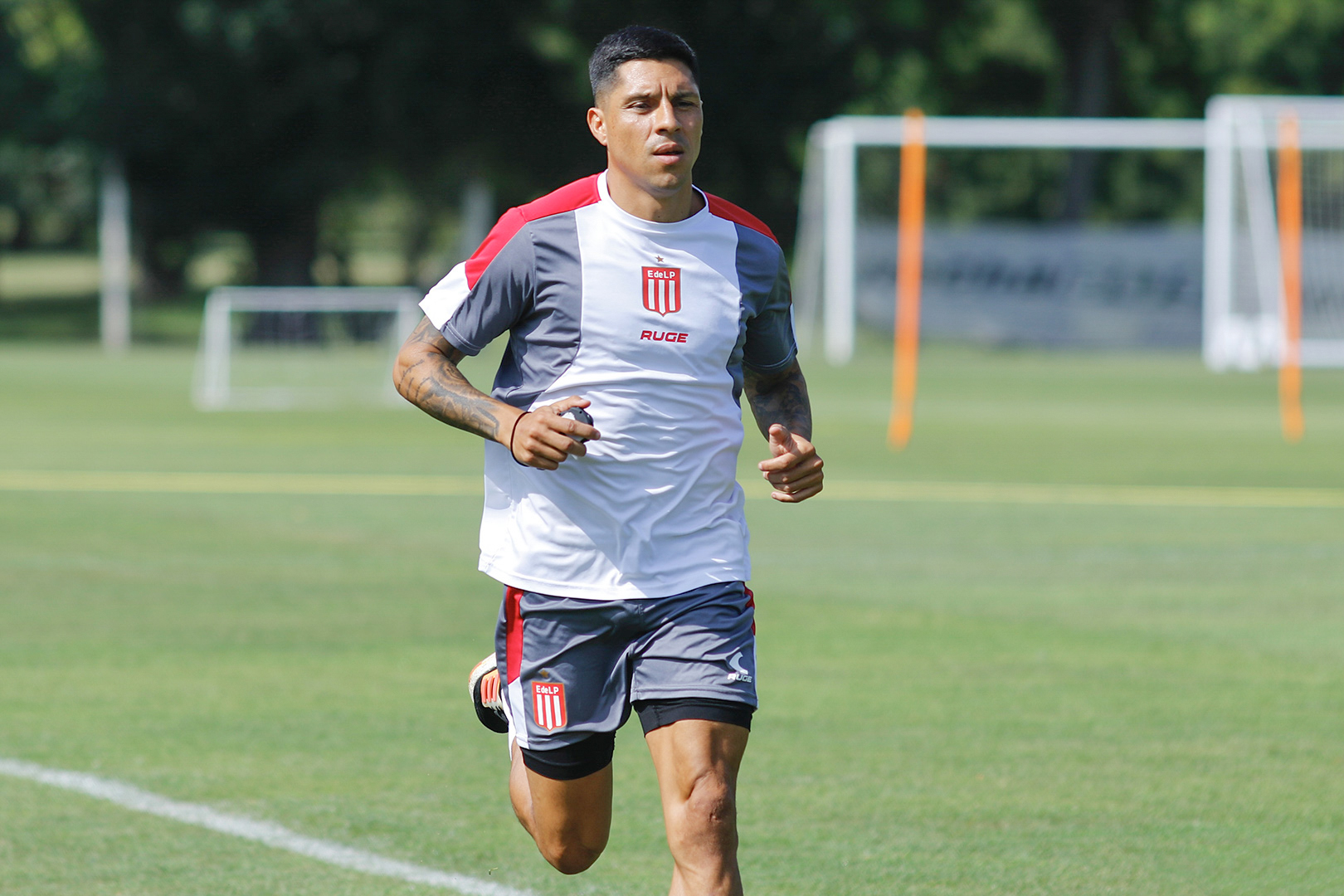 Enzo Pérez firmó contrato y ya es jugador de Estudiantes