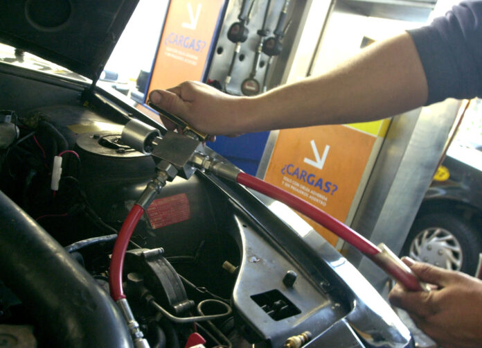 La suba de la nafta aceleró la conversión de autos a GNC
