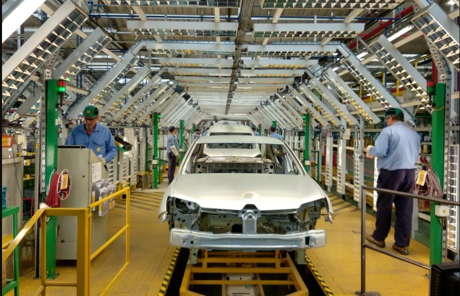 Tras no poder pagar a proveedores del exterior, Renault y Nissan también postergan el reinicio de la producción  