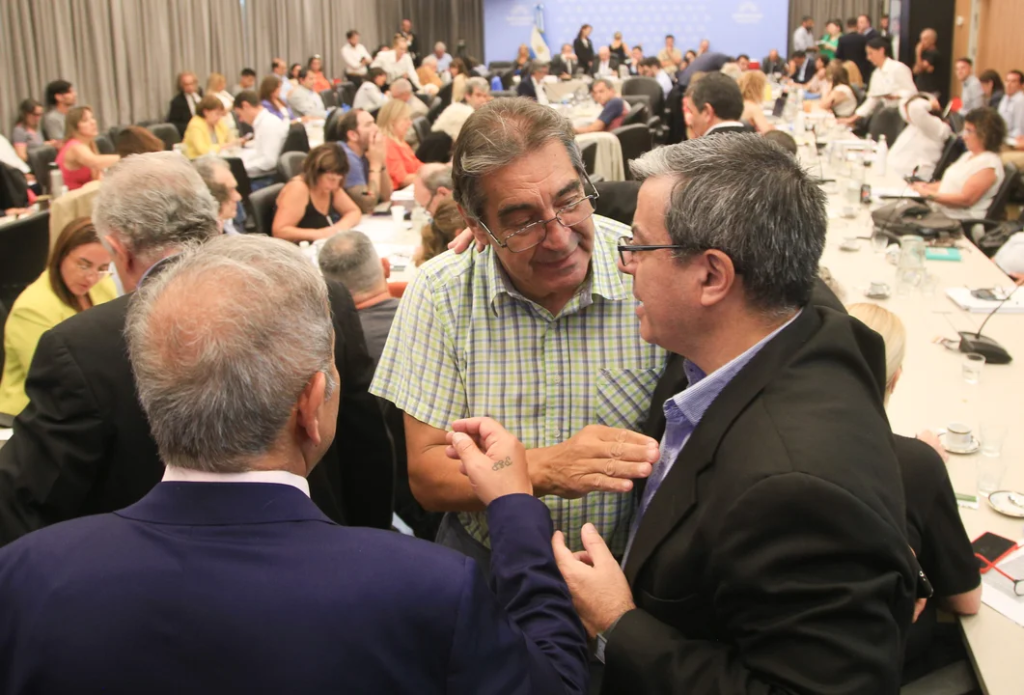 Sindicatos de estatales nacionales acordaron aumento del 16% para enero