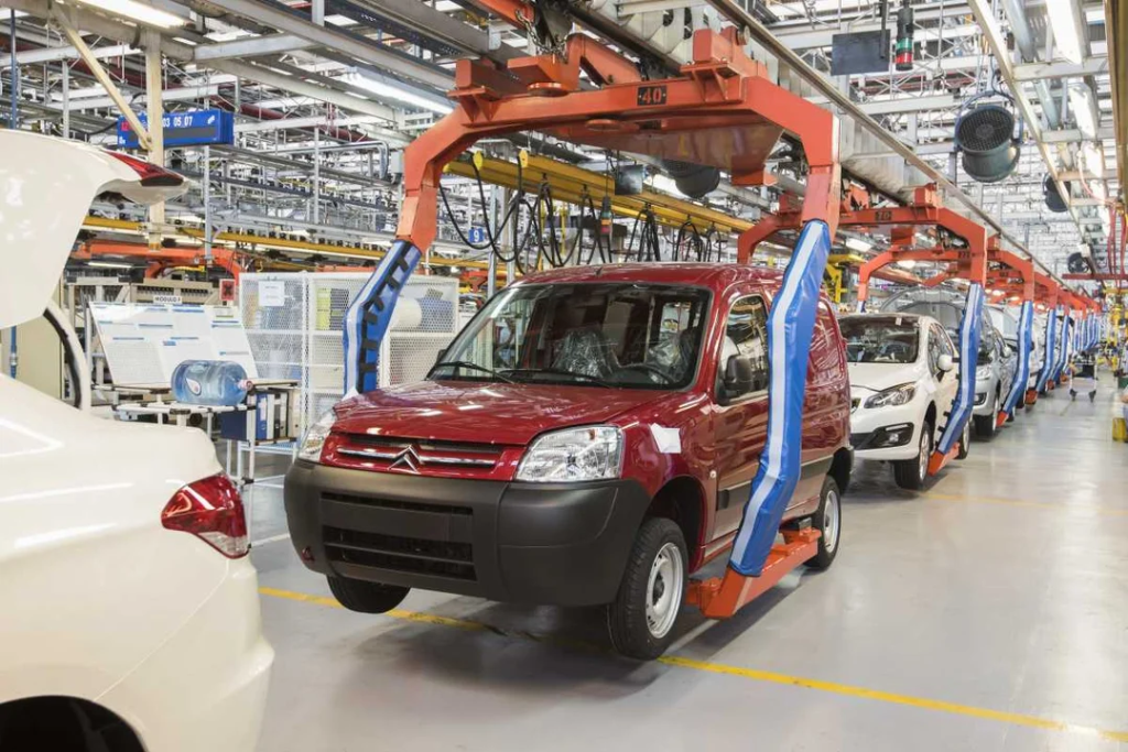 Venta de autos frenada: por qué las concesionarias no tienen precios y las terminales no producen
