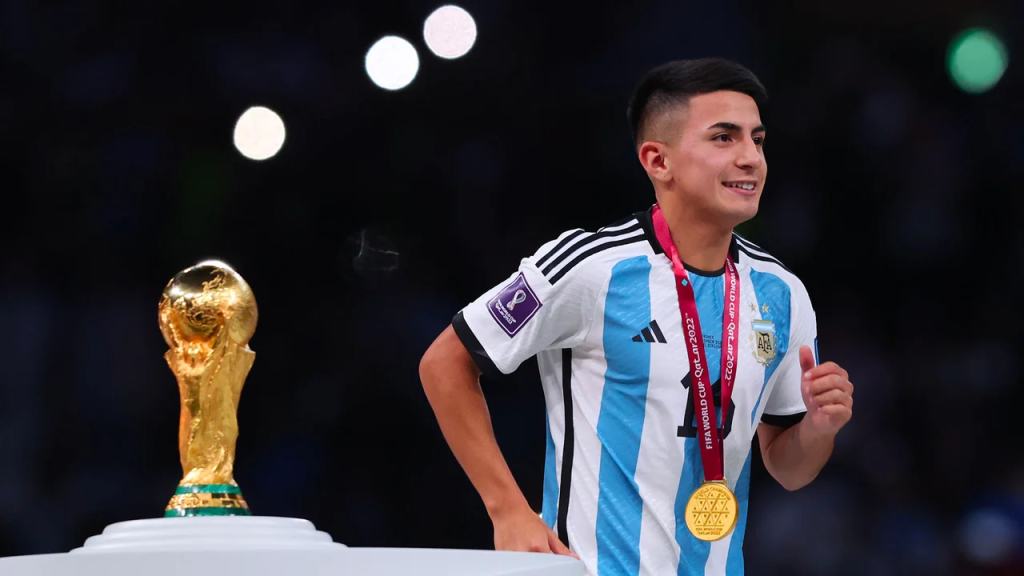 Thiago Almada se consagró campeón junto a la Selección Argentina en Qatar 2022.