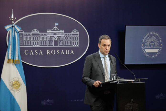 Adorni, durante la conferencia de prensa de hoy. (Prensa Presidencia de la Nación)