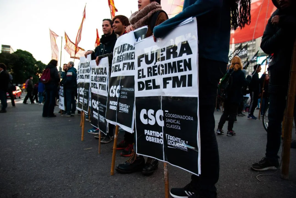 La CGT convocó a una huelga de 12 horas de extensión a partir de las 12 del mediodía.