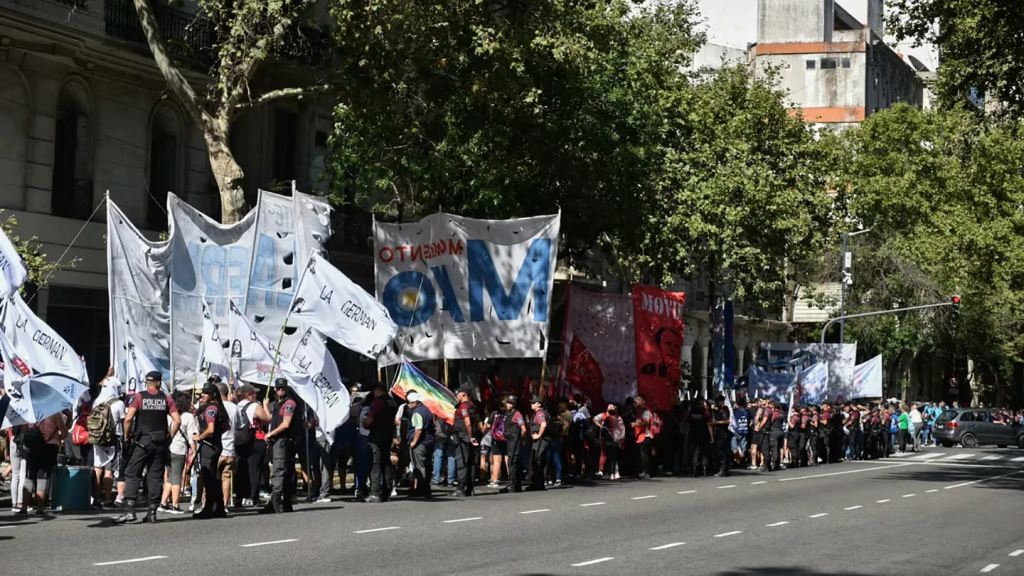 Terminó el acto de la CGT y comenzó la desconcentración en la zona del Congreso