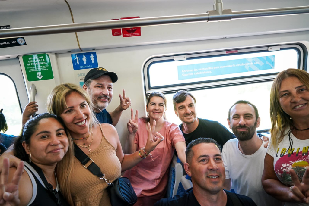 Buenos Aires: intendentes del conurbano se mostraron en los trenes antes de la movilización
