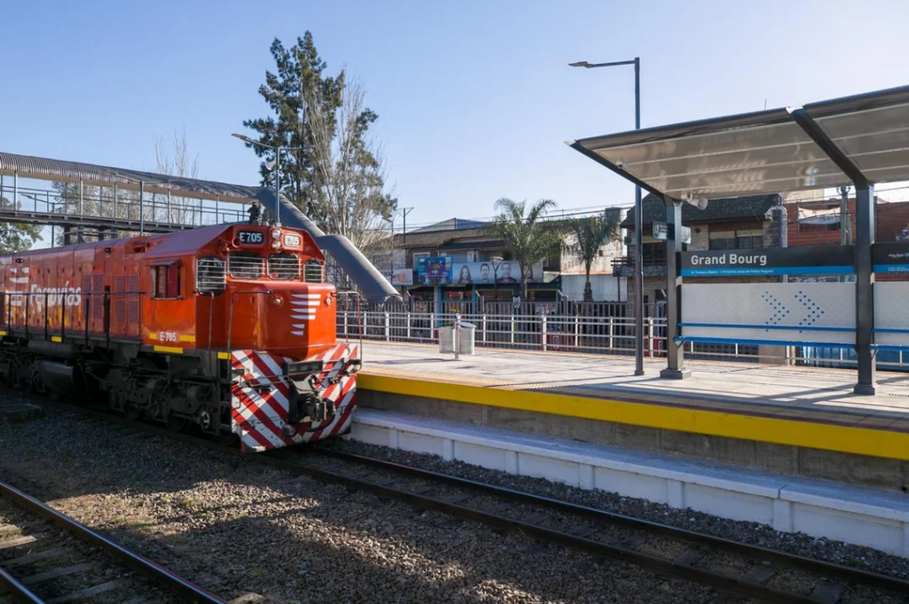 Buenos Aires: un hombre cayó a las vías del tren en la estación Grand Bourg y el final fue inesperado
