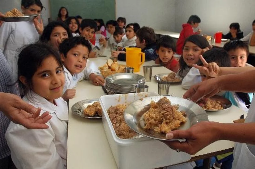 Tucumán reabre los comedores escolares para más de 100 mil niños pobres