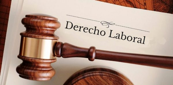 Abogados laboralistas ratifican que el decretazo "avasalla" derechos de los trabajadores y permite "despedir sin costo"