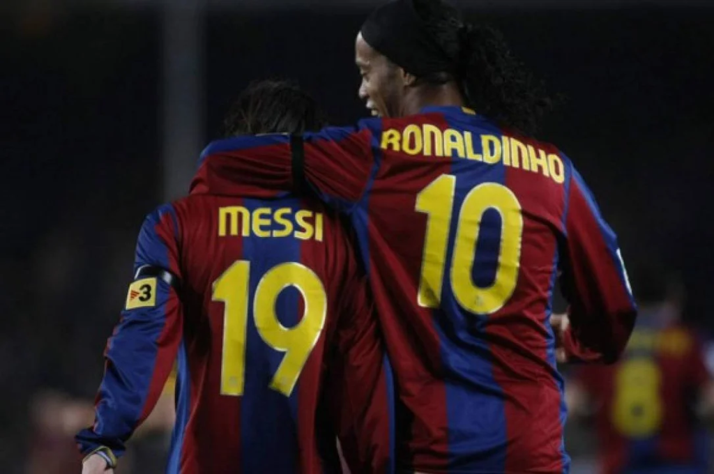 Ronaldinho defendió a Messi de las críticas tras la obtención de un nuevo premio The Best