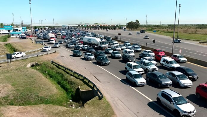 Arrancó el último “finde” de enero y por las rutas circulan 2.500 autos por hora hacia la Costa