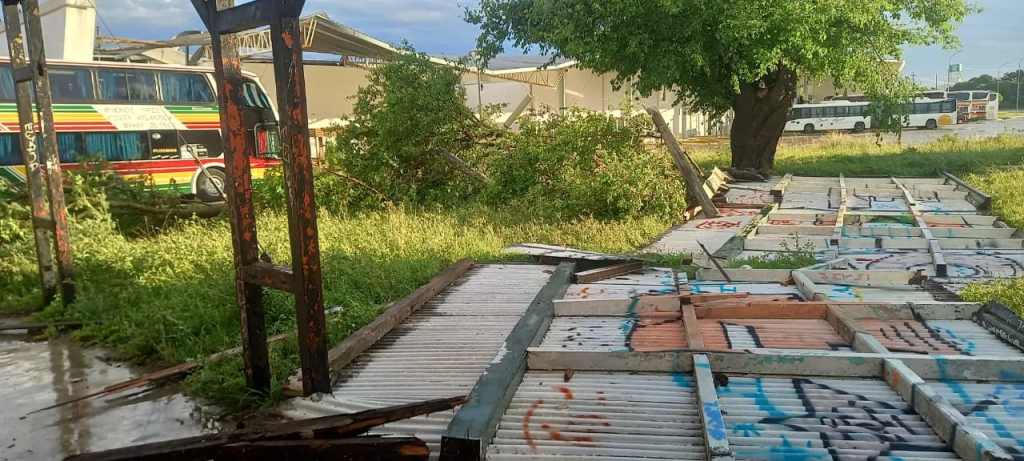 Un temporal causó destrozos en Miramar y también afectó a Mar del Plata