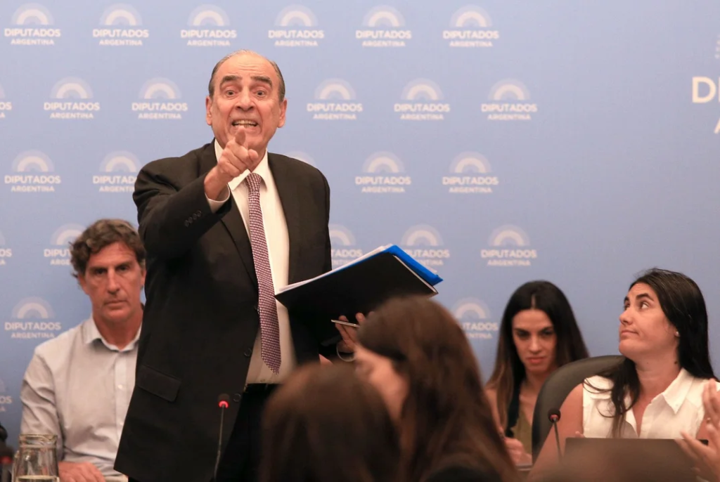 Francos expuso cuatro horas y se cruzó fuerte con Santoro y Del Caño