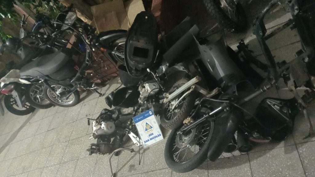 Allanaban por un asalto y encontraron elementos robados en otro