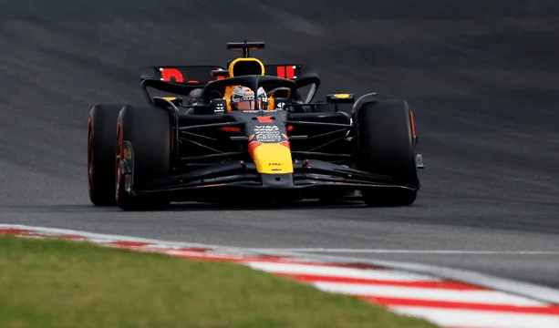 Un dominante Verstappen logra la pole número 100 de Red Bull en la F1
