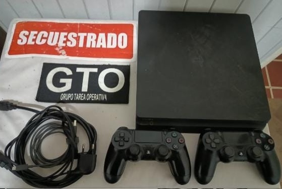 Barrio Las Mellizas: a raíz de un allanamiento, recuperaron una PlayStation 4 y detuvieron a un hombre