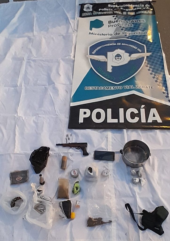 Operativo policial en Ruta 12: secuestraron droga, un arma de fuego y detuvieron a tres hombres