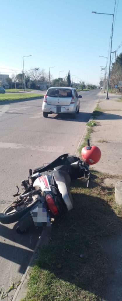 Accidente vial en Av. Savio y Bogado: colisionó una motocicleta contra un automóvil