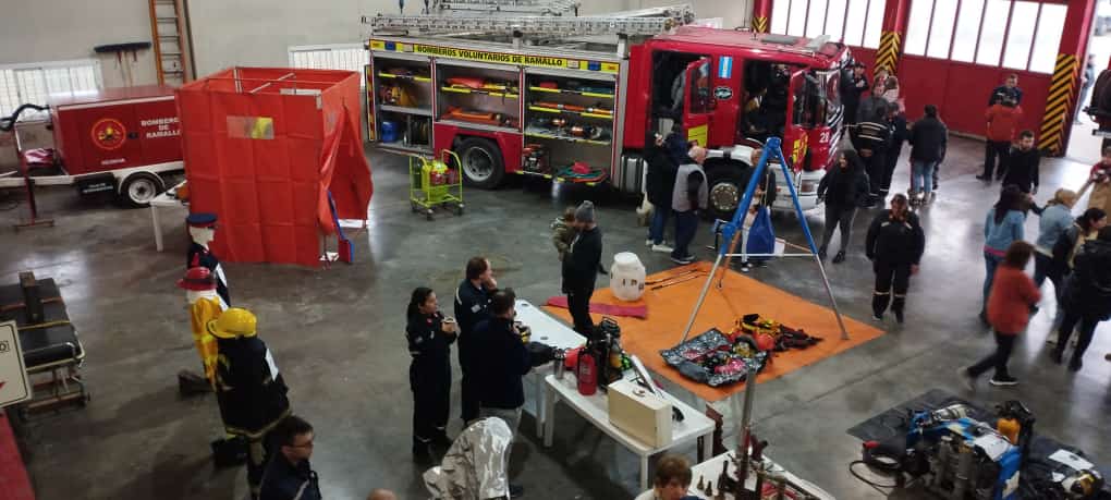 Bomberos Voluntarios celebró su día con un cuartel de puertas abiertas