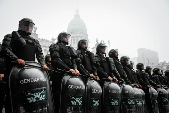 Tensión en el Congreso entre fuerzas federales y manifestantes