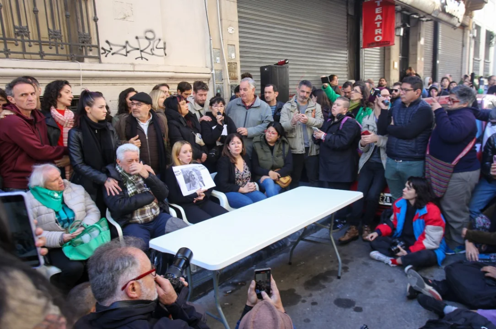 Familiares de los detenidos durante la votación de la Ley Bases convocaron a una nueva movilización