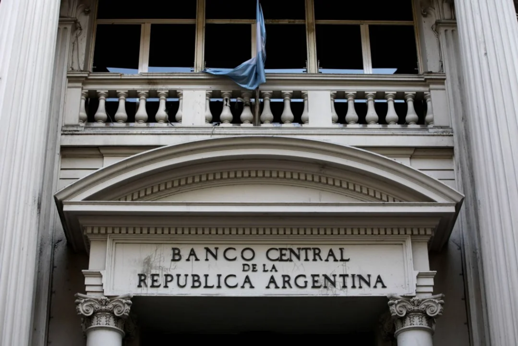 Ingresaron los dólares del FMI y las reservas brutas quedaron a un paso de los US$30.000 millones