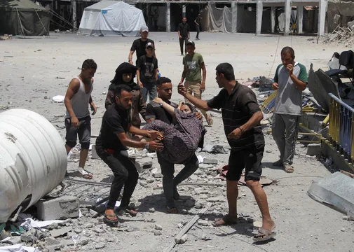 Un ataque aéreo israelí mata a ocho personas en un centro de ayuda en Gaza