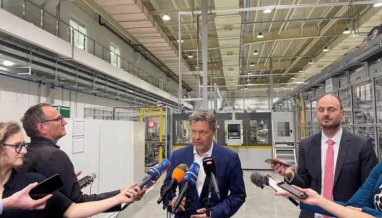 El ministro de economía alemán insta a China a abandonar la energía a carbón