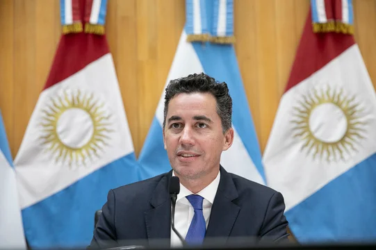 El ministro de Gobierno de Córdoba le adjudicó el triunfo de Guillermo De Rivas a Llaryora