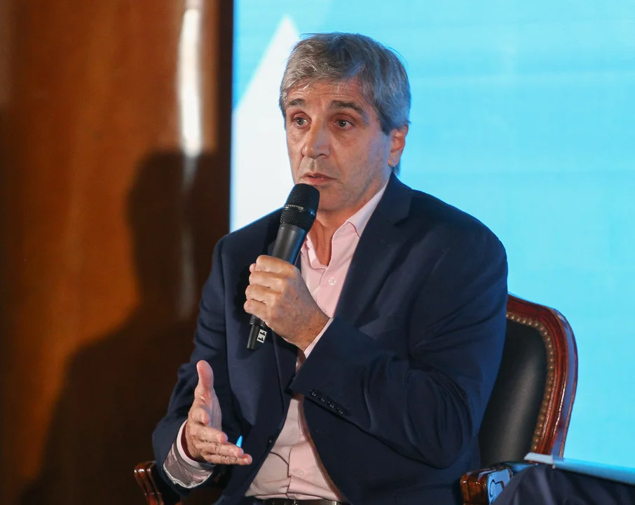 Caputo: "Si seguimos así al final del mandato habremos reducido el 90% de los impuestos que hay en Argentina"