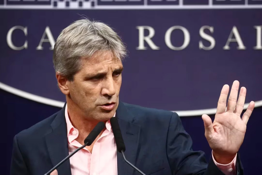 El Gobierno postergó el aumento de los combustibles y las tarifas de gas y luz previstos para julio