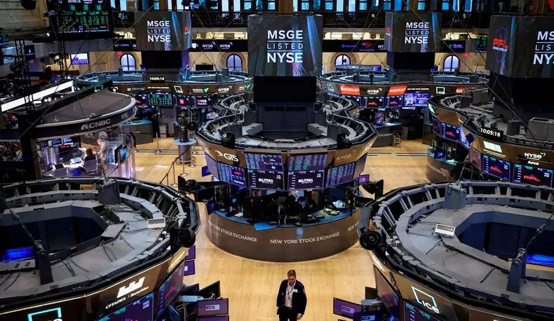 Las acciones argentinas caen hasta 9% en Wall Street y el riesgo país se acerca a los 1500 puntos