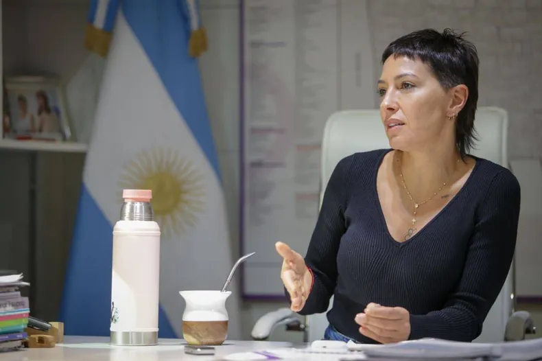 Mayra Mendoza contra Javier Milei: "Deje de señalar dirigentes opositores y dedíquese a gobernar"