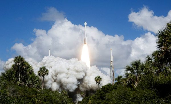 La estación espacial internacional da la bienvenida a bordo a los astronautas del Boeing Starliner