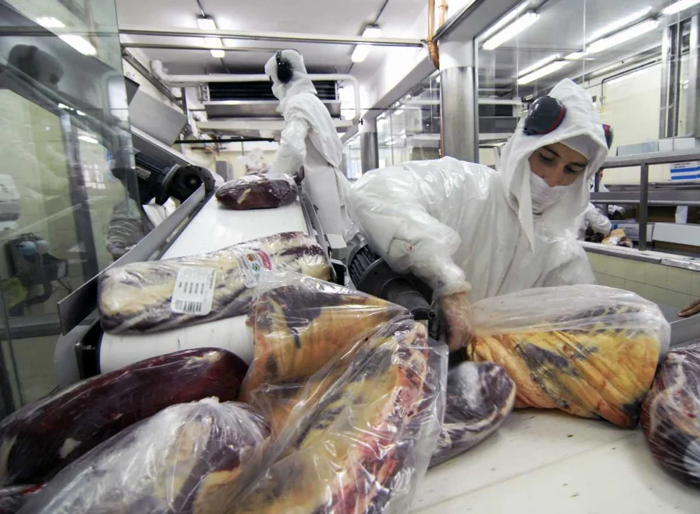 Subieron las exportaciones de carne y bajaron los precios en el mercado de Cañuelas