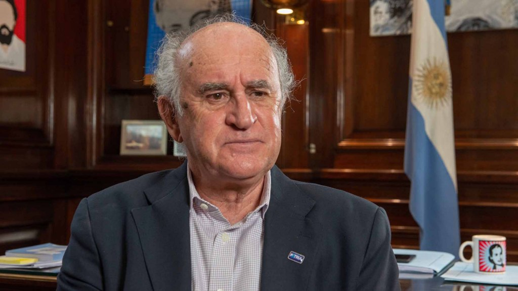 Parrilli: "Milei es un león contra pollitos bebé, a los grandes empresarios no se les enfrenta a ninguno"