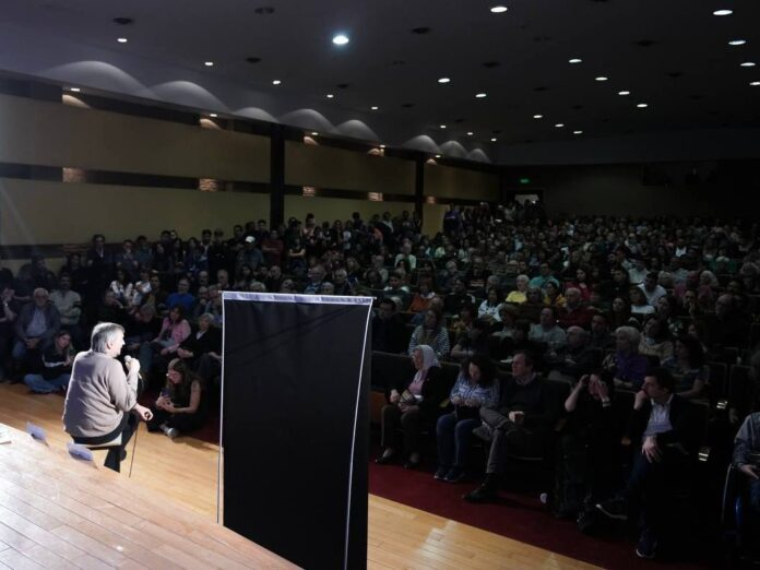 Máximo Kirchner, junto a 700 intelectuales: “Nadie que se precie de peronista puede dejar que el RIGI pase”