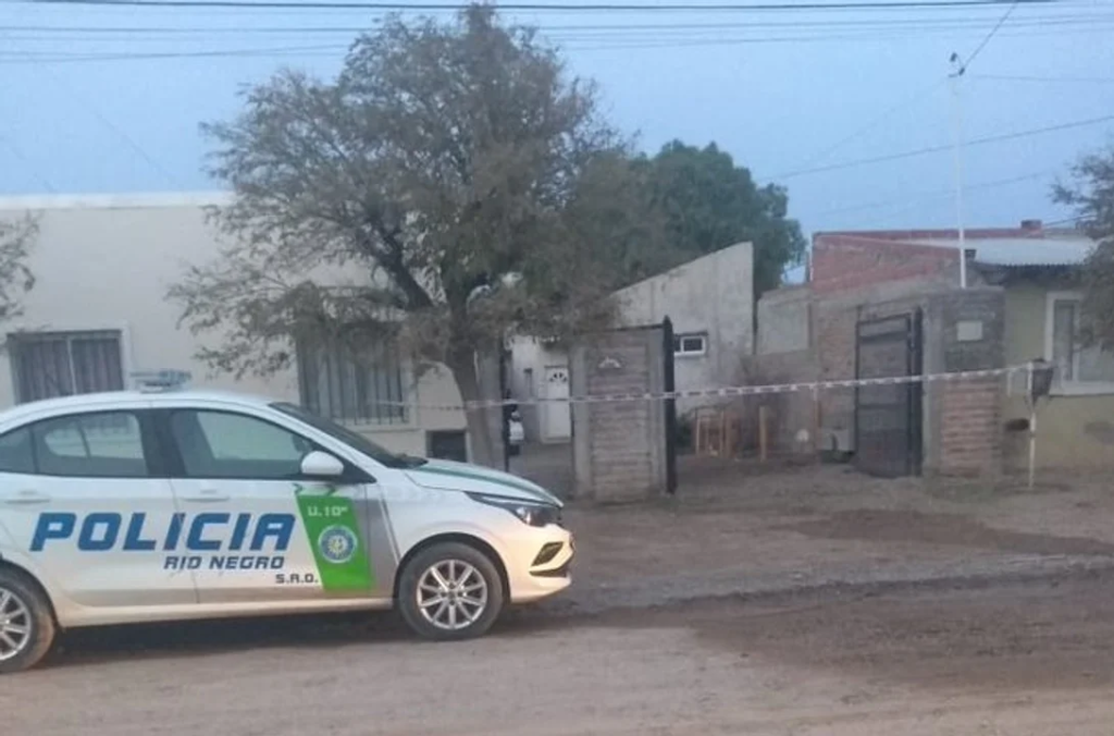 Río Negro: asesinaron a un taxista a puñaladas y le prendieron fuego la casa