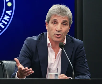 Luis Caputo anticipó que la inflación de mayo será inferior al 5% y aseguró que "lo peor ya pasó"