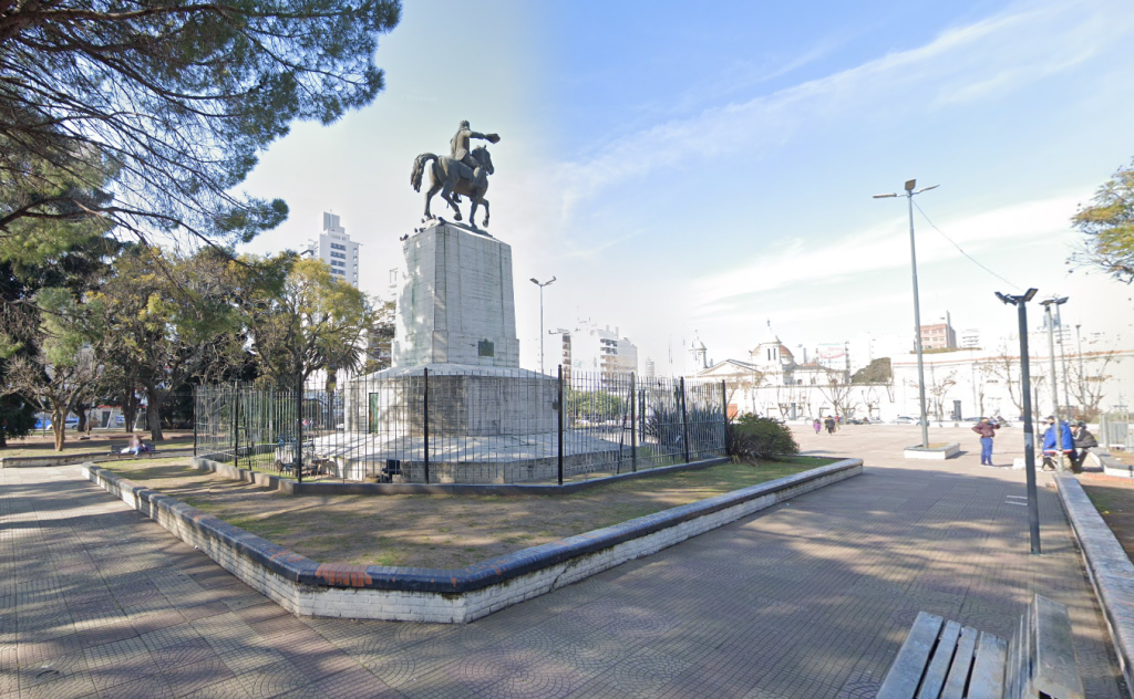 Lomas de Zamora: le pegaron con un martillo a un chico de 13 años en una plaza y está grave