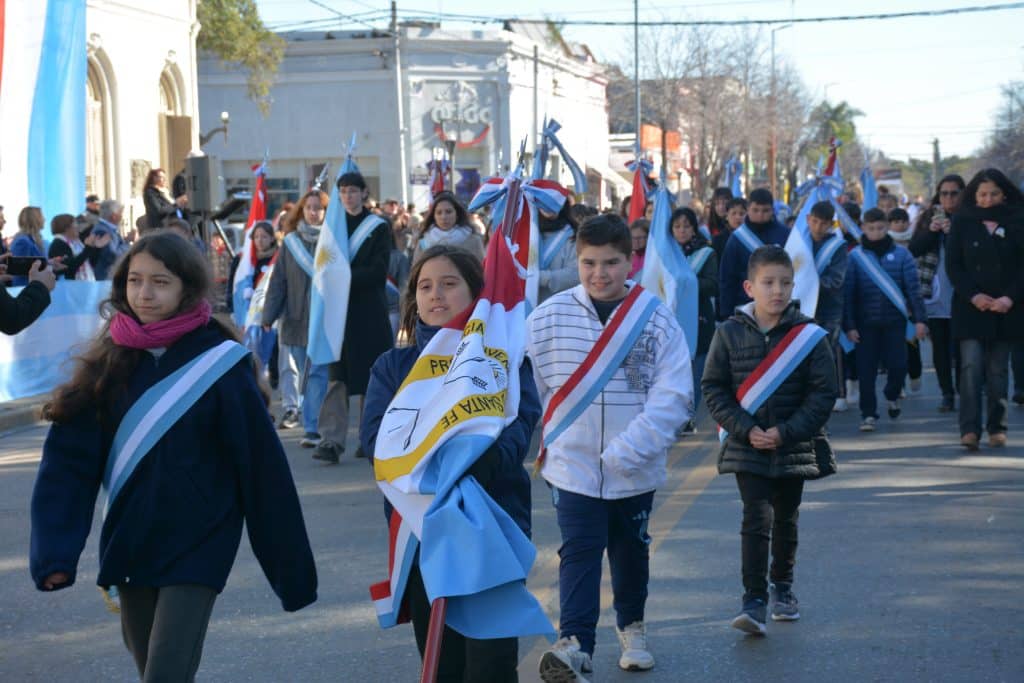 Acto y desfile en el Día de la Independencia en Villa Constitución