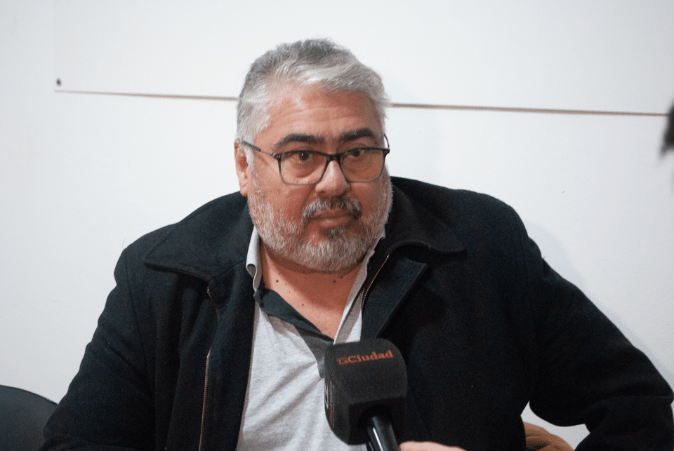 Villa Constitución - Dr. Julio Isaac: “Empezamos a absorber la demanda de atención y medicamentos”