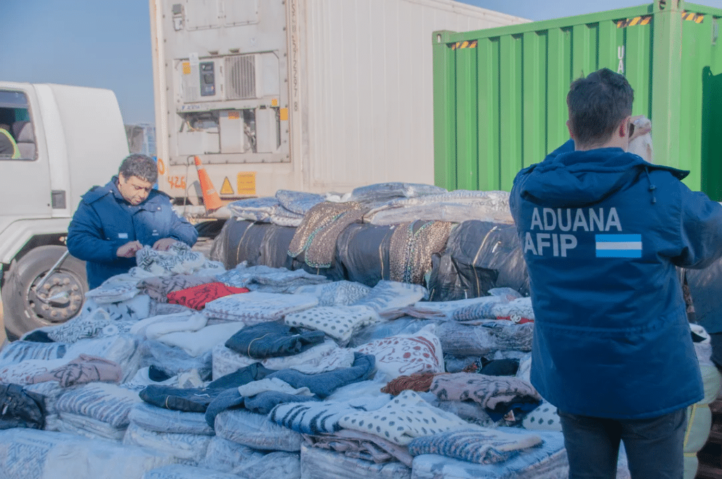 Frío extremo: la Aduana entregó más de 15 toneladas de indumentaria para su donación