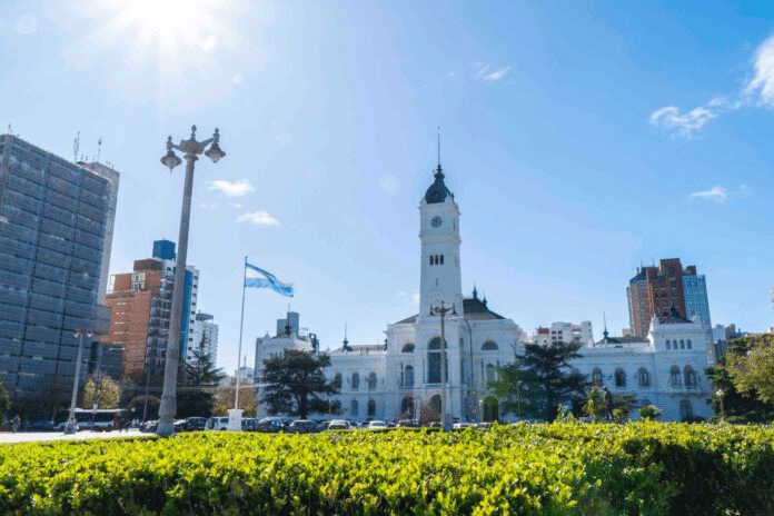 El municipio de La Plata dio un aumento del 6,5% a sus empleados
