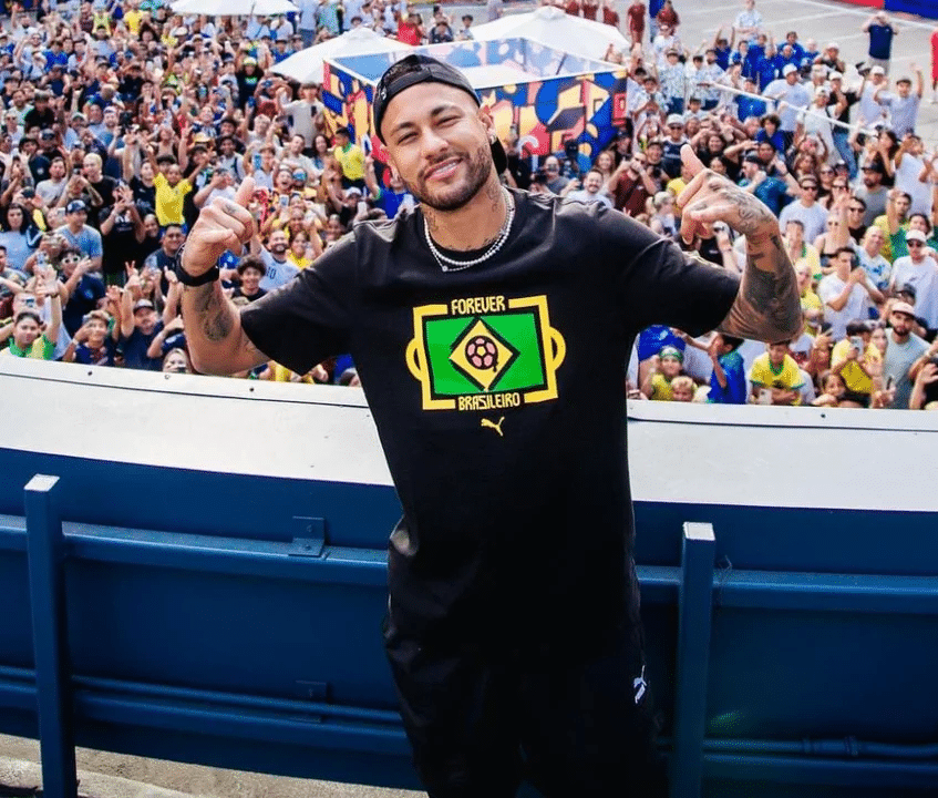 Neymar manejó un Tesla Cybertruck en un evento comercial
