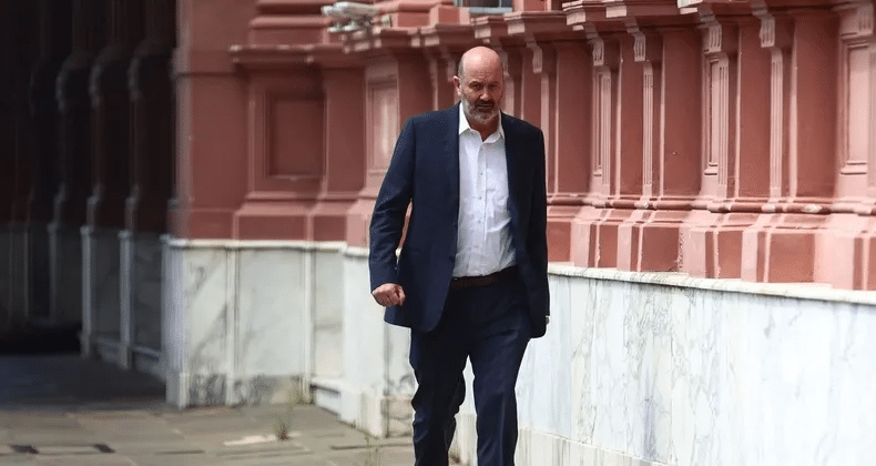 Federico Sturzenegger anunció un proyecto para pagar propinas a través de medios electrónicos