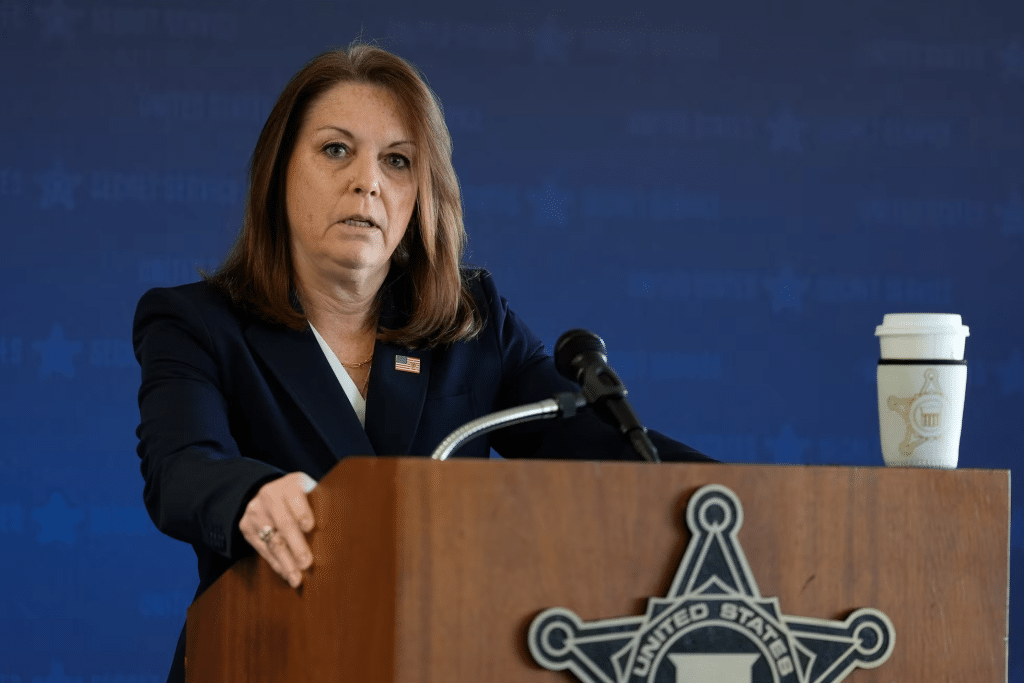 Trump se reunió con la directora del Servicio Secreto de Estados Unidos